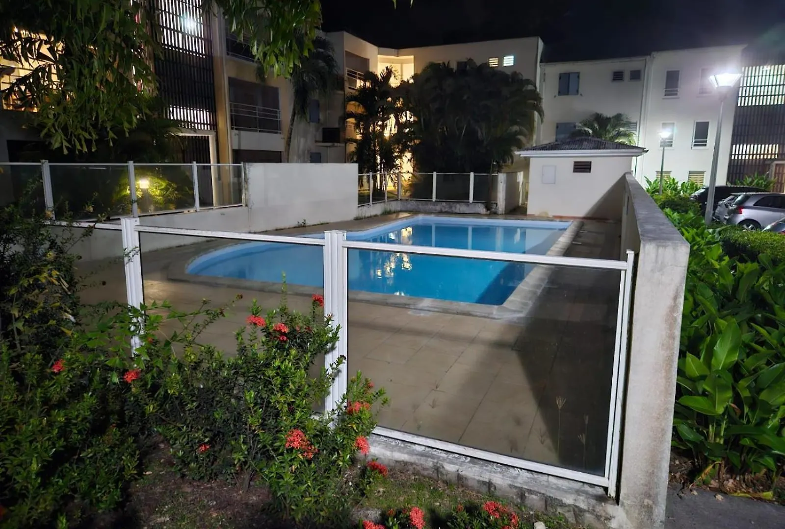 New Appart 2 Chambres Avec Piscine Proche Aeroport Лез-Абим Апартаменты